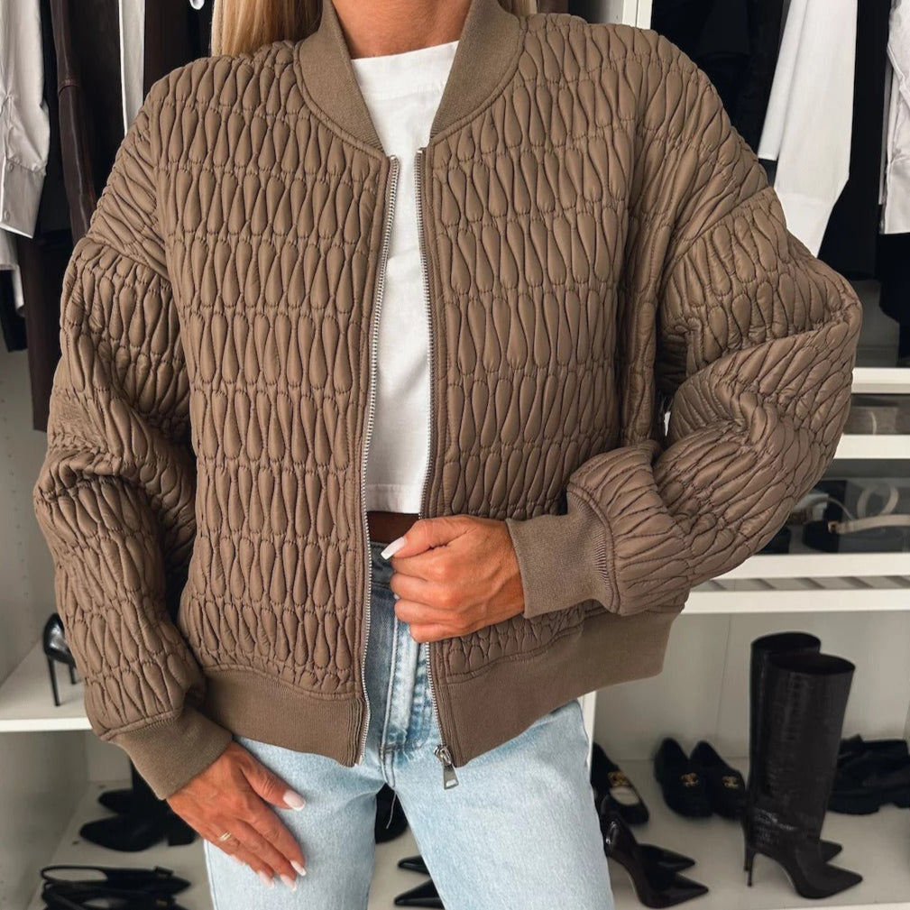 Veste matelassée femme – Coupe courte – Look oversize – Col bomber zippé