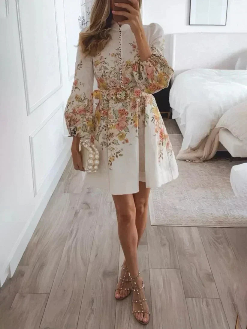 Robe femme courte – Fibres naturelles – Coupe évasée – Manches bouffantes – Boutonnée – Imprimé floral