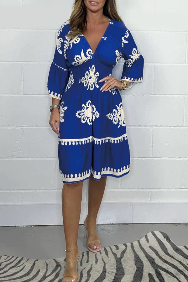 Robe Femme – Motif Floral – Manches Mi-longues – Encolure en V – Taille Froncée – Longueur Genou