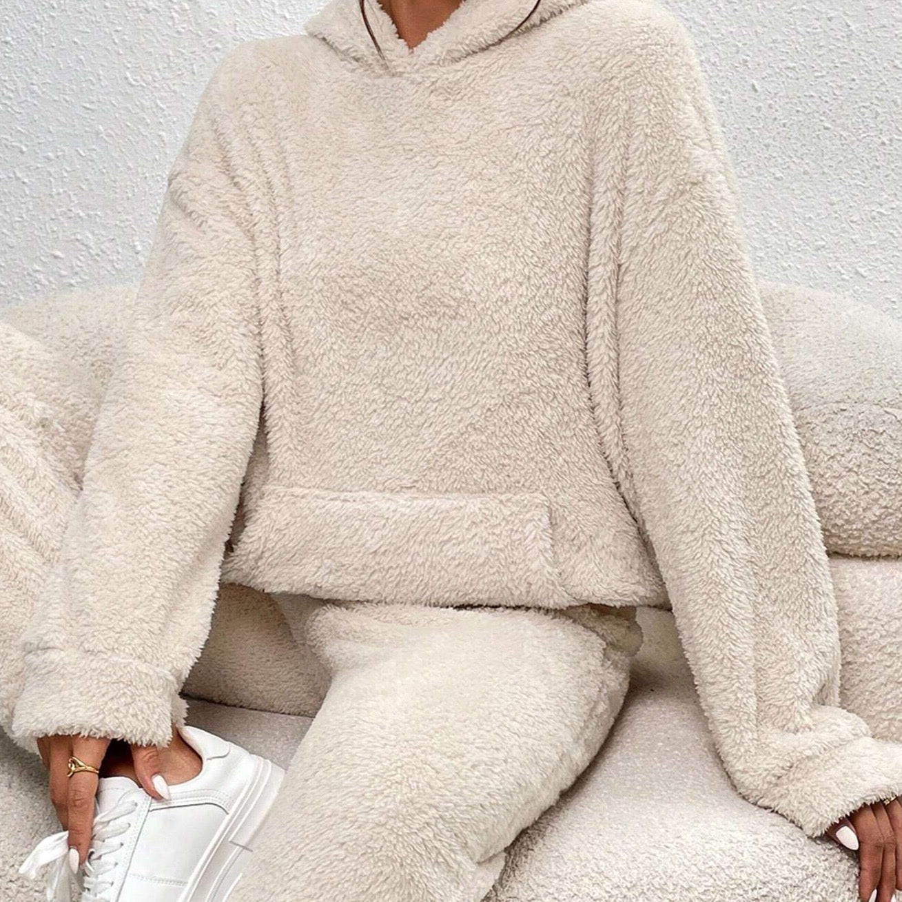 Ensemble de détente femme – coupe oversize – polaire effet peluche – capuche confort