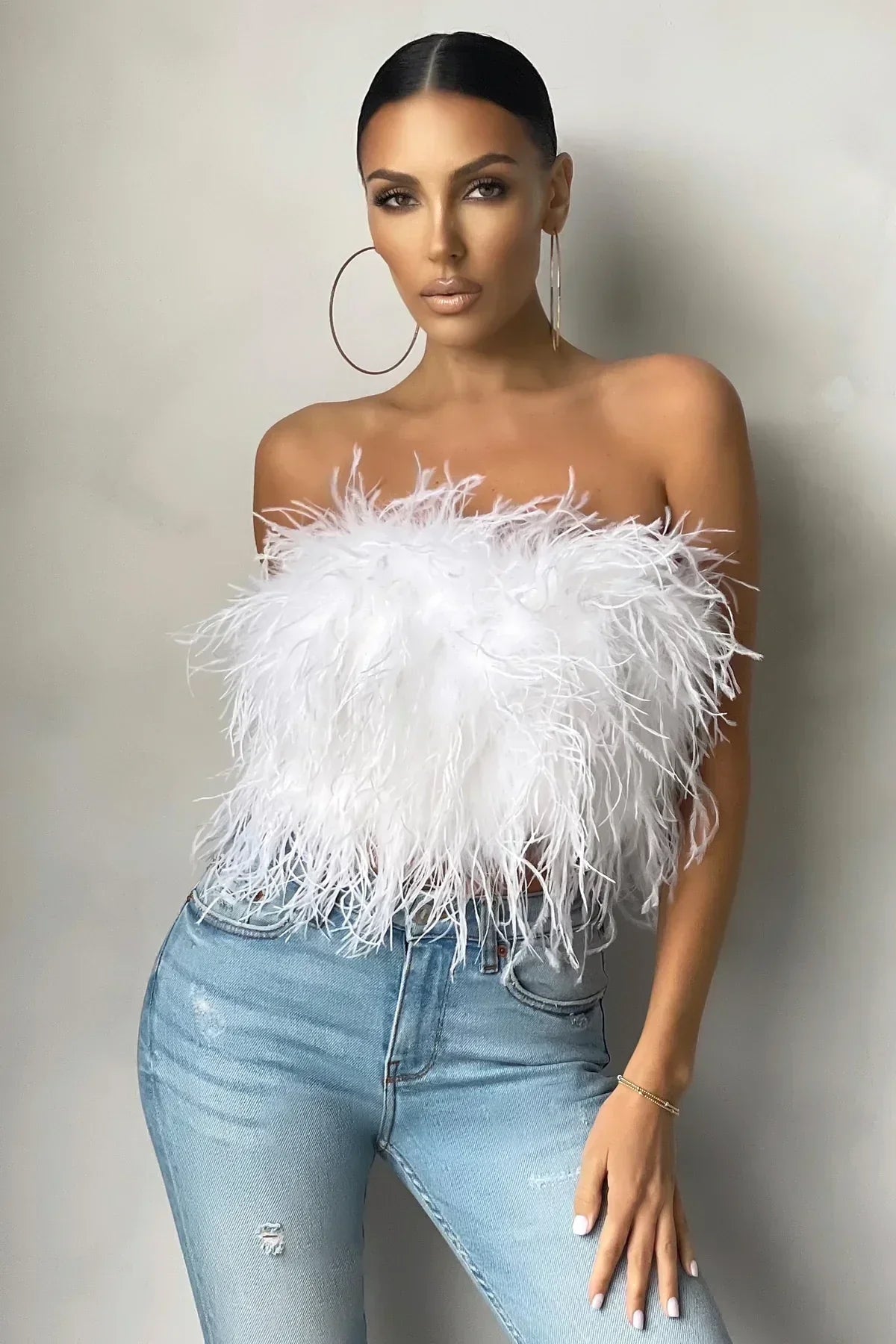 Top court femme – Sans bretelles – Détail plume – Coupe moulante élégante