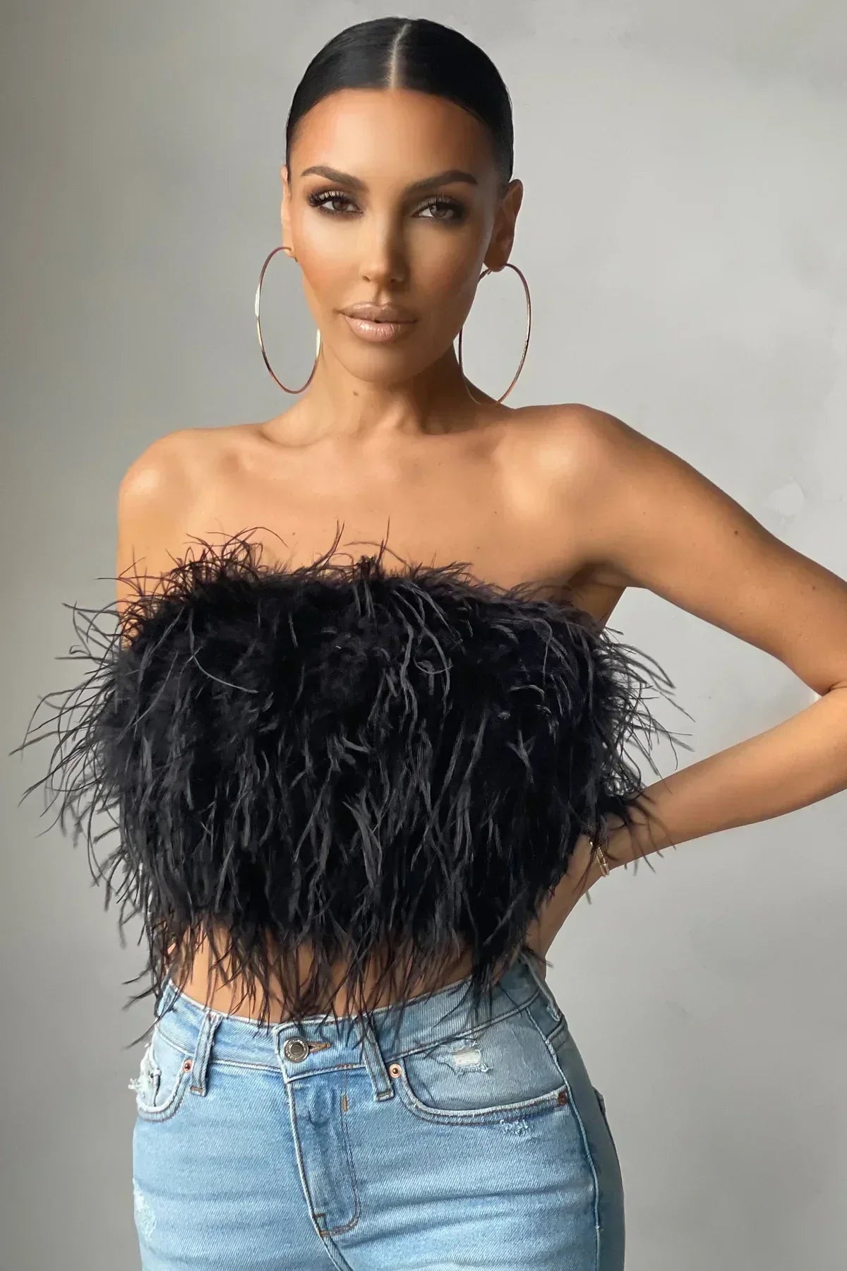 Top court femme – Sans bretelles – Détail plume – Coupe moulante élégante