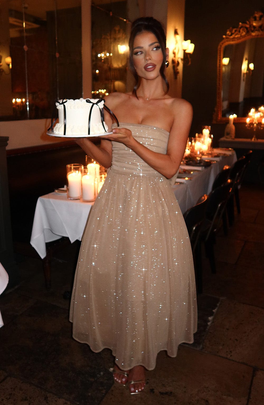 Robe de Soirée Femme - Sans Bretelles - Coupe Cintrée - Jupe Mi-Longue Brillante