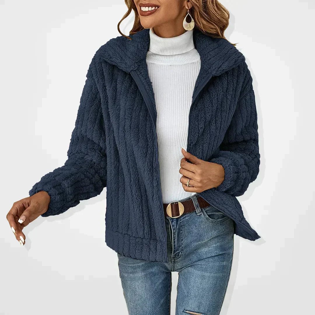 Veste femme en peluche – Coupe décontractée – Texture côtelée – Fermeture zippée – Col montant