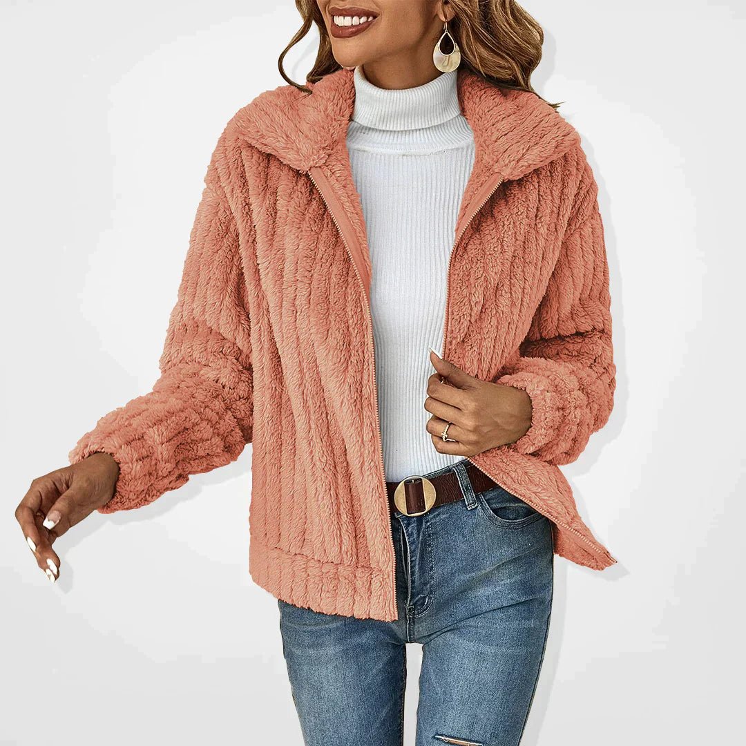 Veste femme en peluche – Coupe décontractée – Texture côtelée – Fermeture zippée – Col montant