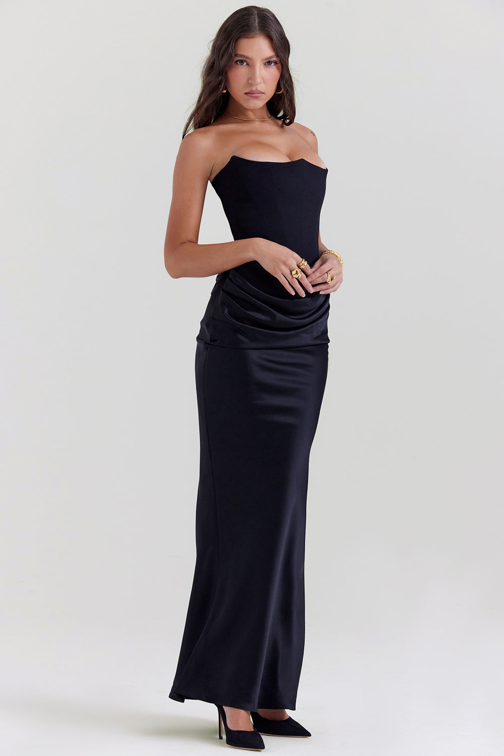 Robe Longue Femme – Satin Luxe – Bustier Structuré – Coupe Ajustée Élégante