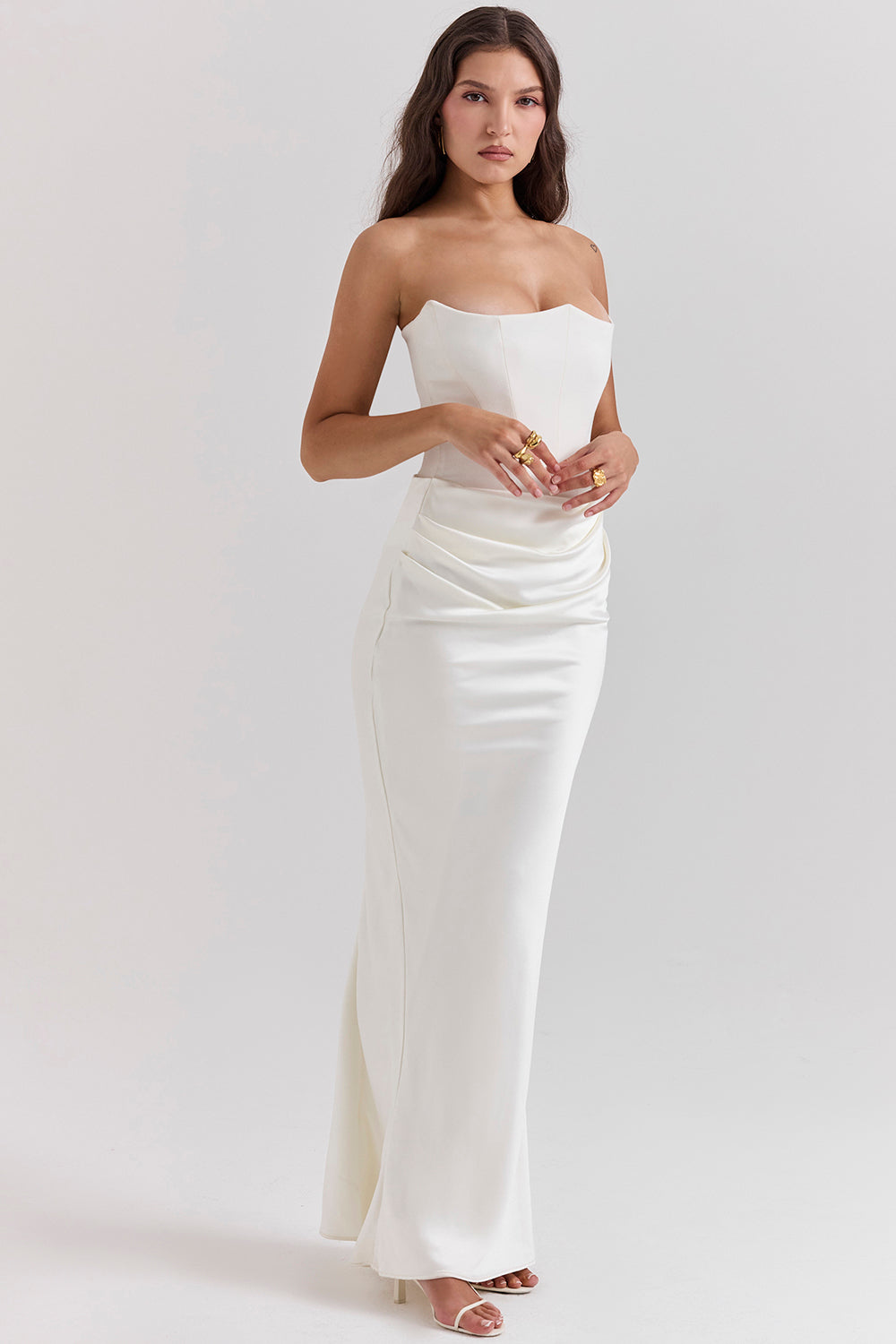 Robe Longue Femme – Satin Luxe – Bustier Structuré – Coupe Ajustée Élégante