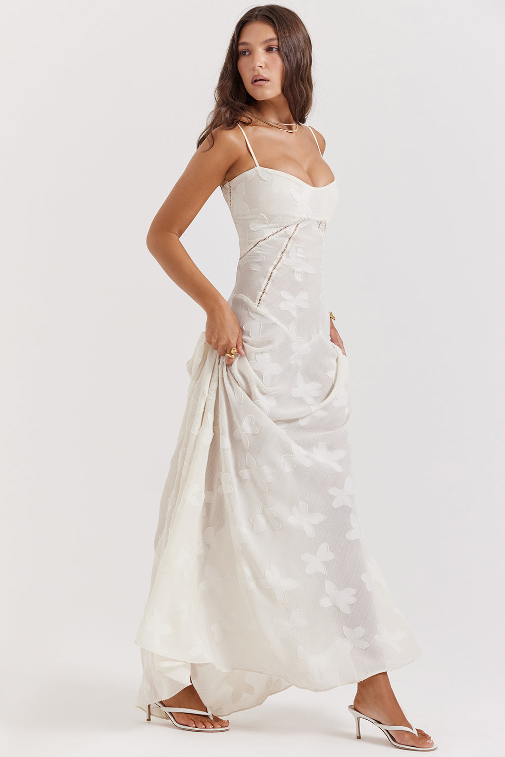 Robe Maxi Femme – Dentelle Brodée – Décolleté Cœur – Bretelles Fines Élégantes
