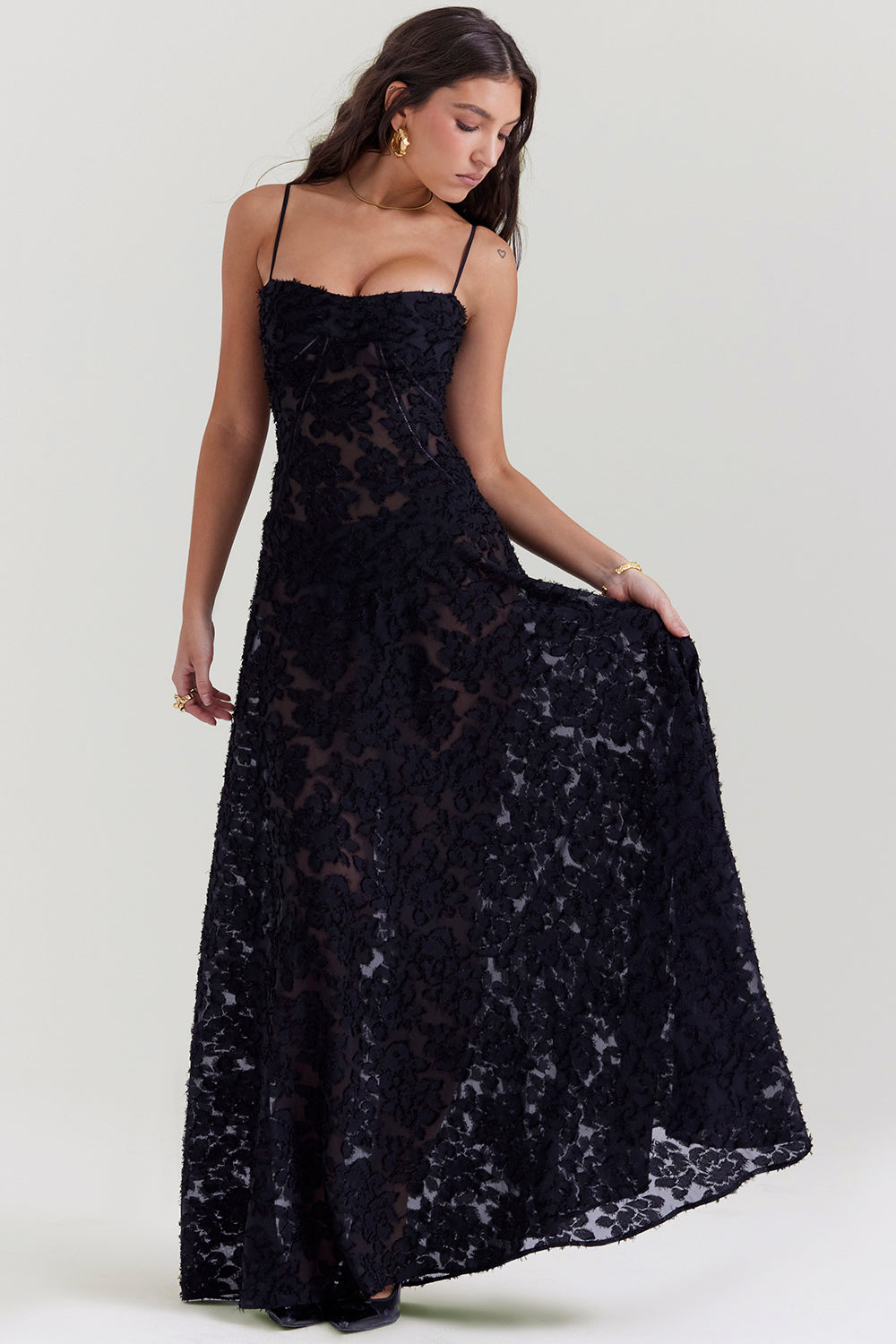 Robe Maxi Femme – Dentelle Brodée – Décolleté Cœur – Bretelles Fines Élégantes