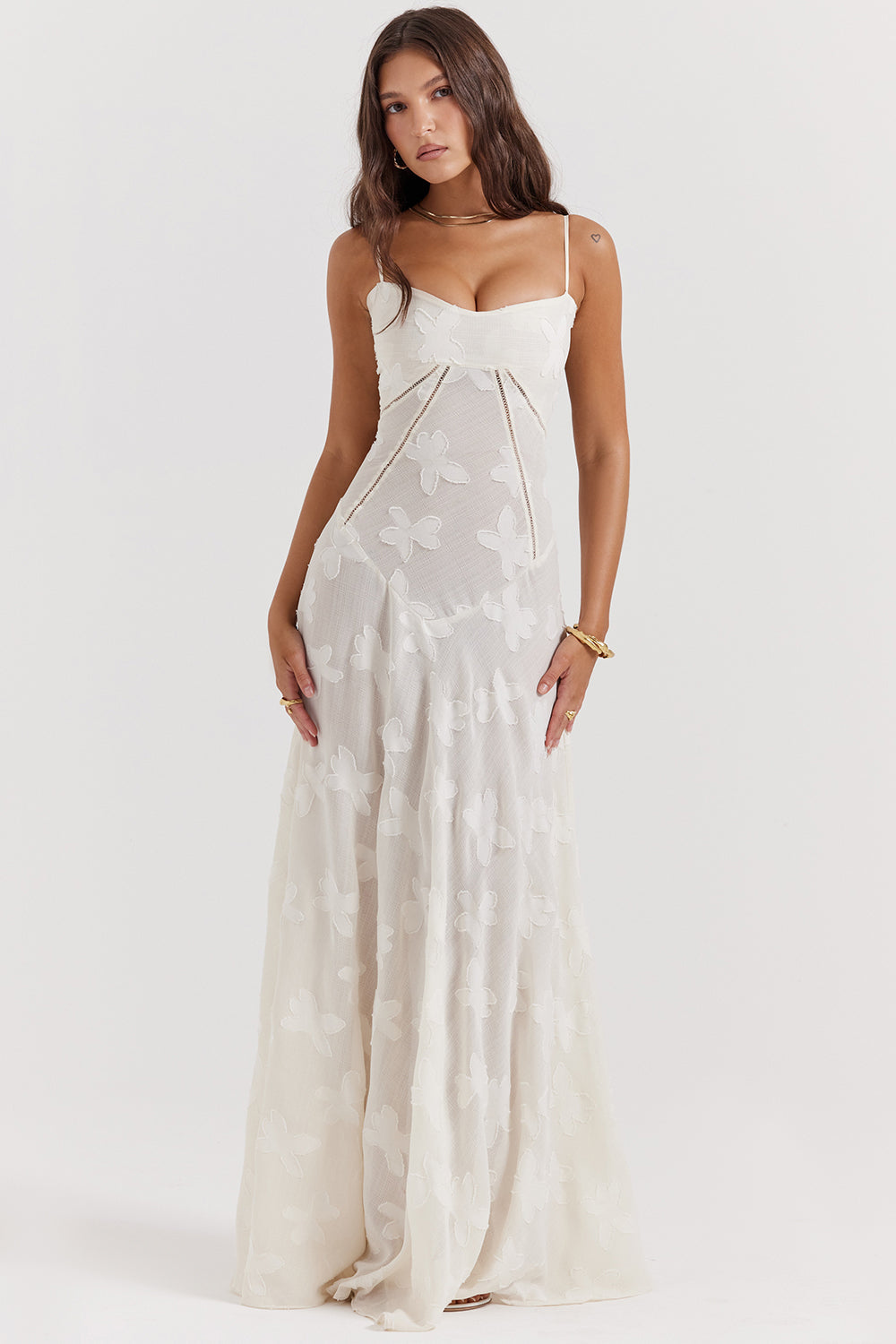 Robe Maxi Femme – Dentelle Brodée – Décolleté Cœur – Bretelles Fines Élégantes