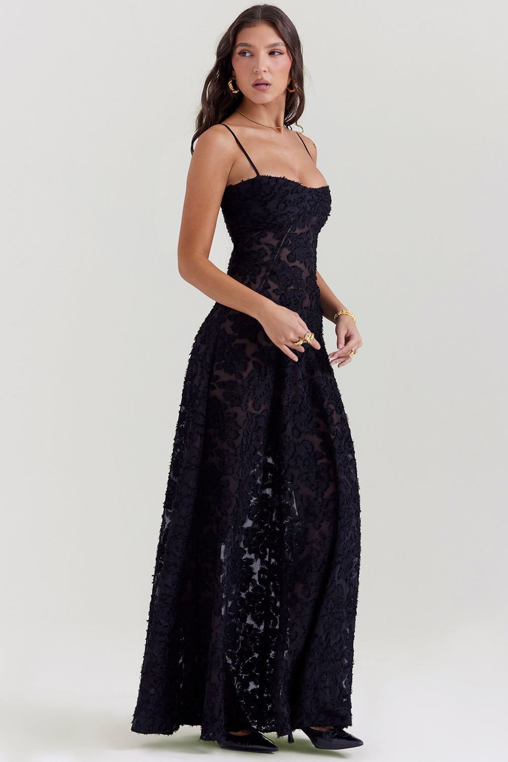 Robe Maxi Femme – Dentelle Brodée – Décolleté Cœur – Bretelles Fines Élégantes