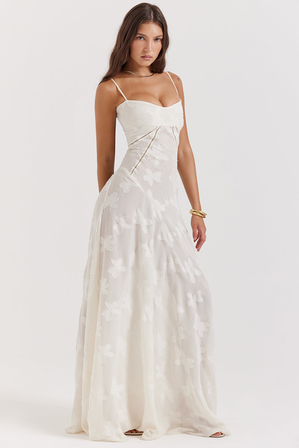Robe Maxi Femme – Dentelle Brodée – Décolleté Cœur – Bretelles Fines Élégantes