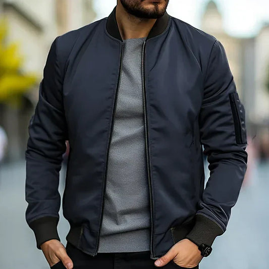 Blouson homme – Coupe classique – Tissu déperlant – Finitions côtelées – Poche zippée