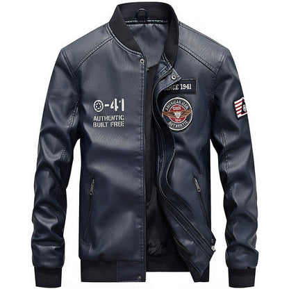 Blouson homme en cuir – Coupe structurée – Col baseball – Poches zippées – Patches brodés
