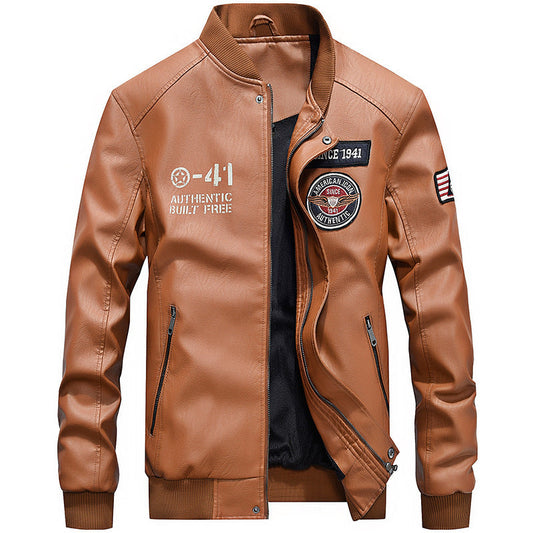Blouson homme en cuir – Coupe structurée – Col baseball – Poches zippées – Patches brodés