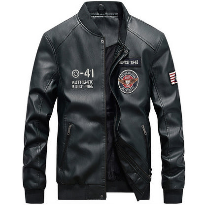 Blouson homme en cuir – Coupe structurée – Col baseball – Poches zippées – Patches brodés