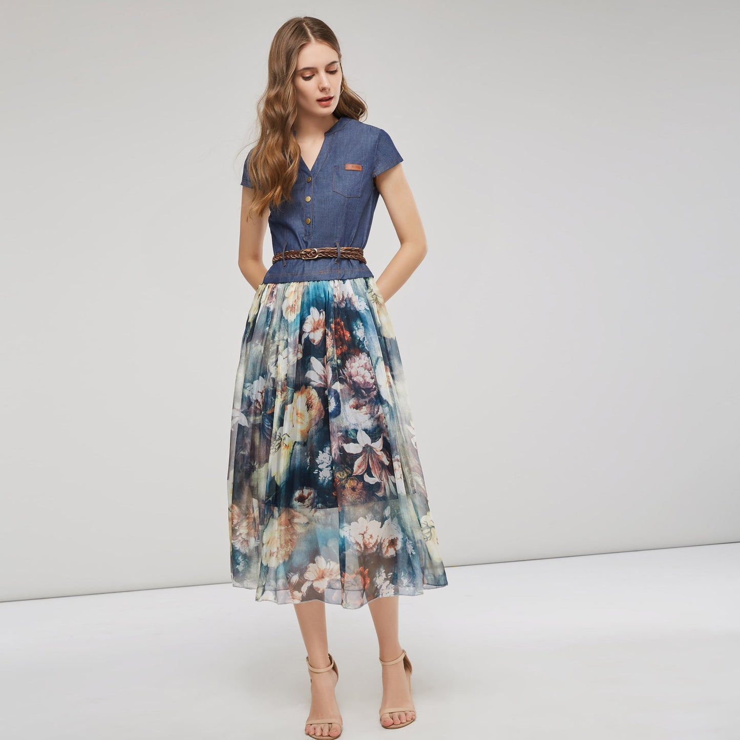 Robe longue femme – Décolleté en V – Boutonnée – Ceinture tressée – Tissu fluide