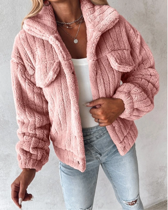 Manteau femme – Coupe oversize – Effet peluche doux – Poches à rabat – Col large