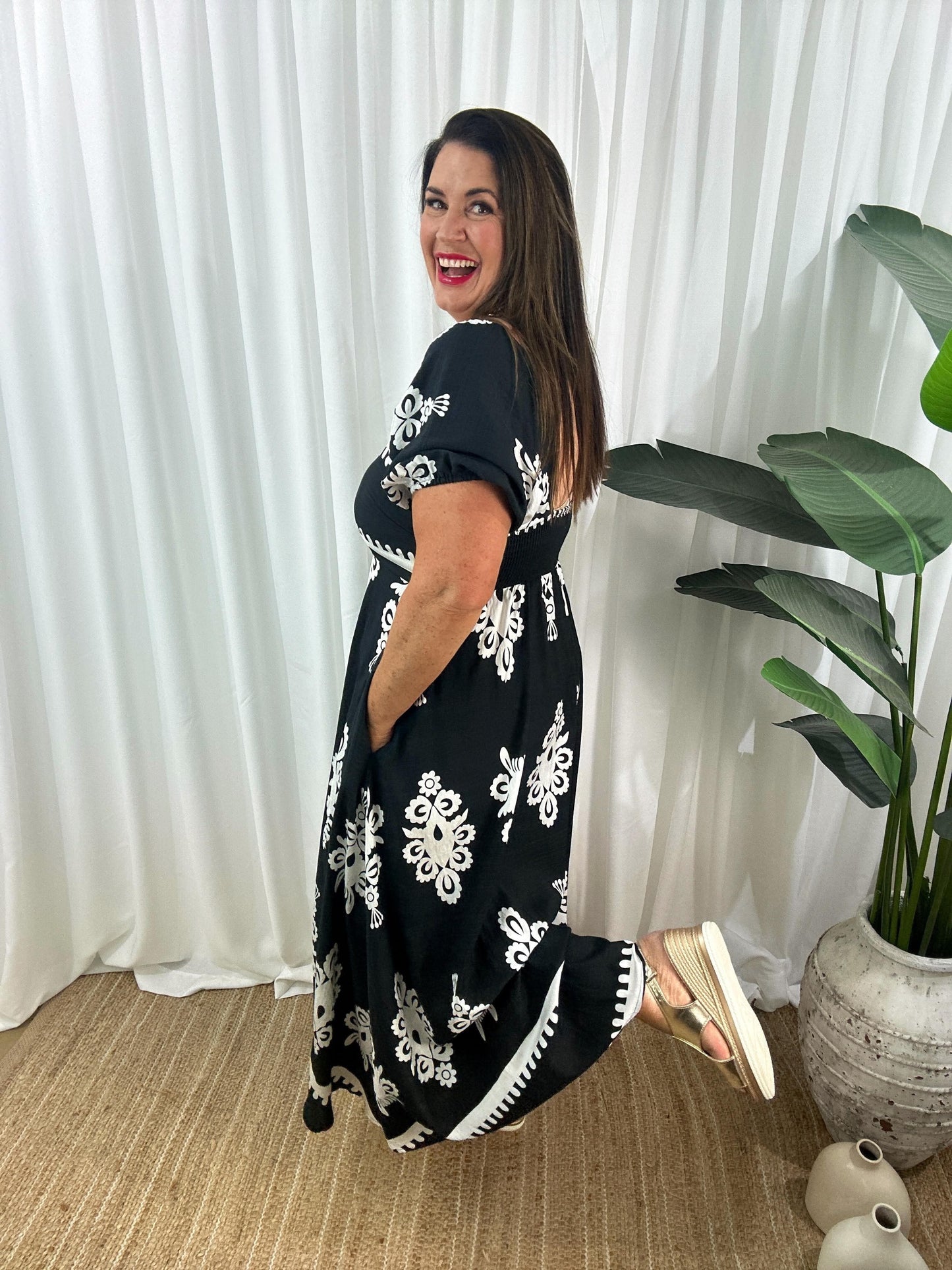 Robe Longue Femme - Épaules Dénudées - Manches Courtes Bouffantes - Fluide et Élégante