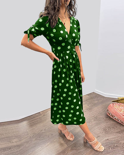 Robe Midi Femme – Coupe Évasée – Col V – Manches Courtes à Nouer – Boutonnée Devant – Motif Pois