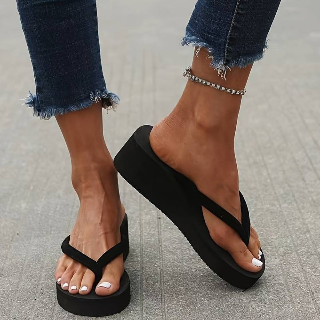 Tongs femme – Talon compensé – Semelle confort – Bride souple – Style décontracté