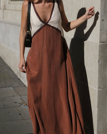 Robe Longue Sans Manches Femme - Décolleté V - Coupe Fluide - Élégante et Confortable