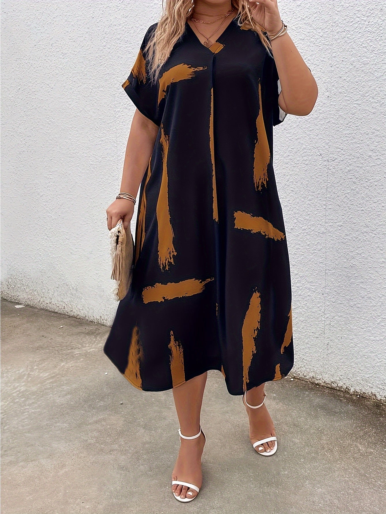 Robe Midi Femme - Coupe Ample - Manches Courtes - Col V Élégant - Motif Artistique