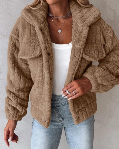 Manteau femme – Coupe oversize – Effet peluche doux – Poches à rabat – Col large