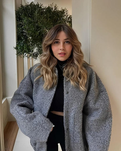 Veste femme – Coupe oversize – Tissu épais – Boutonnage frontal – Poches plaquées