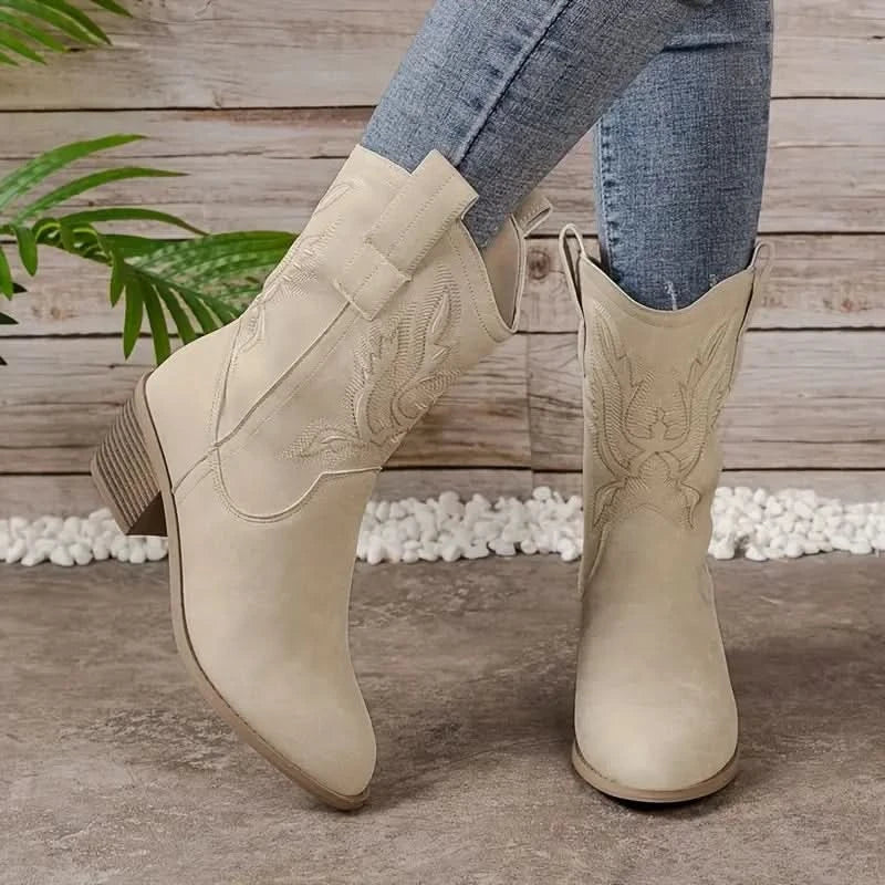 Bottes Western Femme – Cuir Suédé – Talon Biseauté – Broderies Élégantes