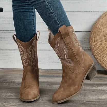 Bottes Western Femme – Cuir Suédé – Talon Biseauté – Broderies Élégantes