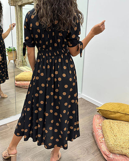 Robe Midi Femme – Coupe Évasée – Col V – Manches Courtes à Nouer – Boutonnée Devant – Motif Pois