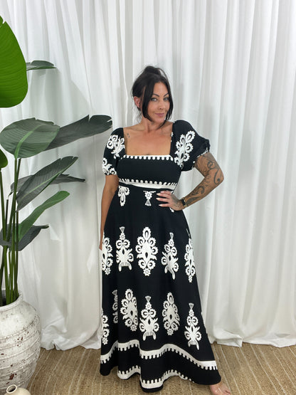 Robe Longue Femme - Épaules Dénudées - Manches Courtes Bouffantes - Fluide et Élégante