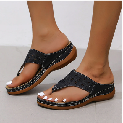 Sandales Femme – Design Tongs avec Boucle Orteil – Semelle Confort – Détail Découpé
