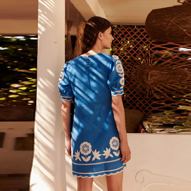 Robe Femme Courte - Broderie Fleurie - Manches Bouffantes - Coupe Cintrée Casual