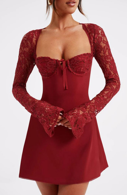 Robe Femme Mini – Coupe Ajustée – Manches Longues Dentelle – Décolleté Cœur