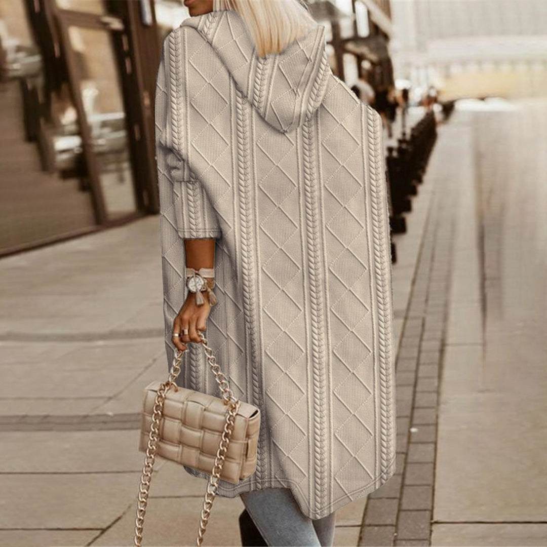 Manteau long femme à capuche – Maille torsadée – Coupe oversize – Ouverture frontale