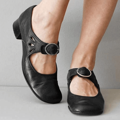 Sandales femme en cuir – Bout fermé – Talon bas – Boucle réglable – Découpes