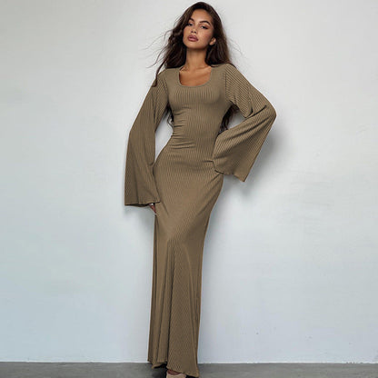 Robe femme manches longues – Maille côtelée – Coupe sirène – Décolleté carré