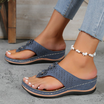 Sandales tongs femme – Appliqué floral – Semelle confort – Talon léger – Décontractées