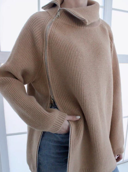Pull femme en maille – Coupe oversize – Col large – Fermeture zippée asymétrique