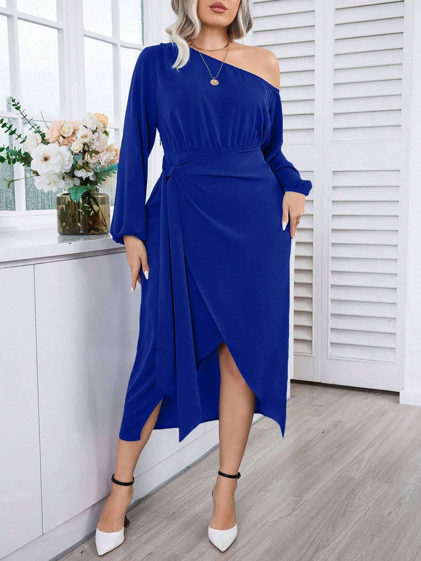 Robe portefeuille femme – Encolure asymétrique – Manches longues – Coupe midi élégante