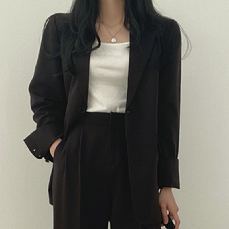 Veste tailleur femme – Coupe structurée – Revers crantés – Longueur hanches – Boutonnage simple