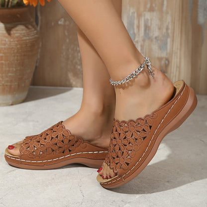Sandales femme – Mules ouvertes – Découpes florales – Talon bas – Confort respirant