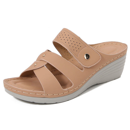 Sandales Compensées Femme – Bout Ouvert – Similicuir – Bride à Rivets – Enfilage Facile