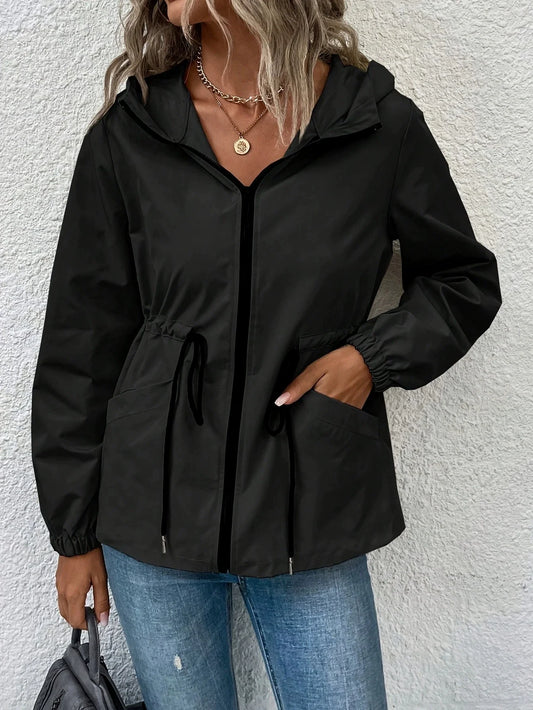 Veste femme imperméable – Coupe ajustable – Capuche – Longueur hanches – Poches