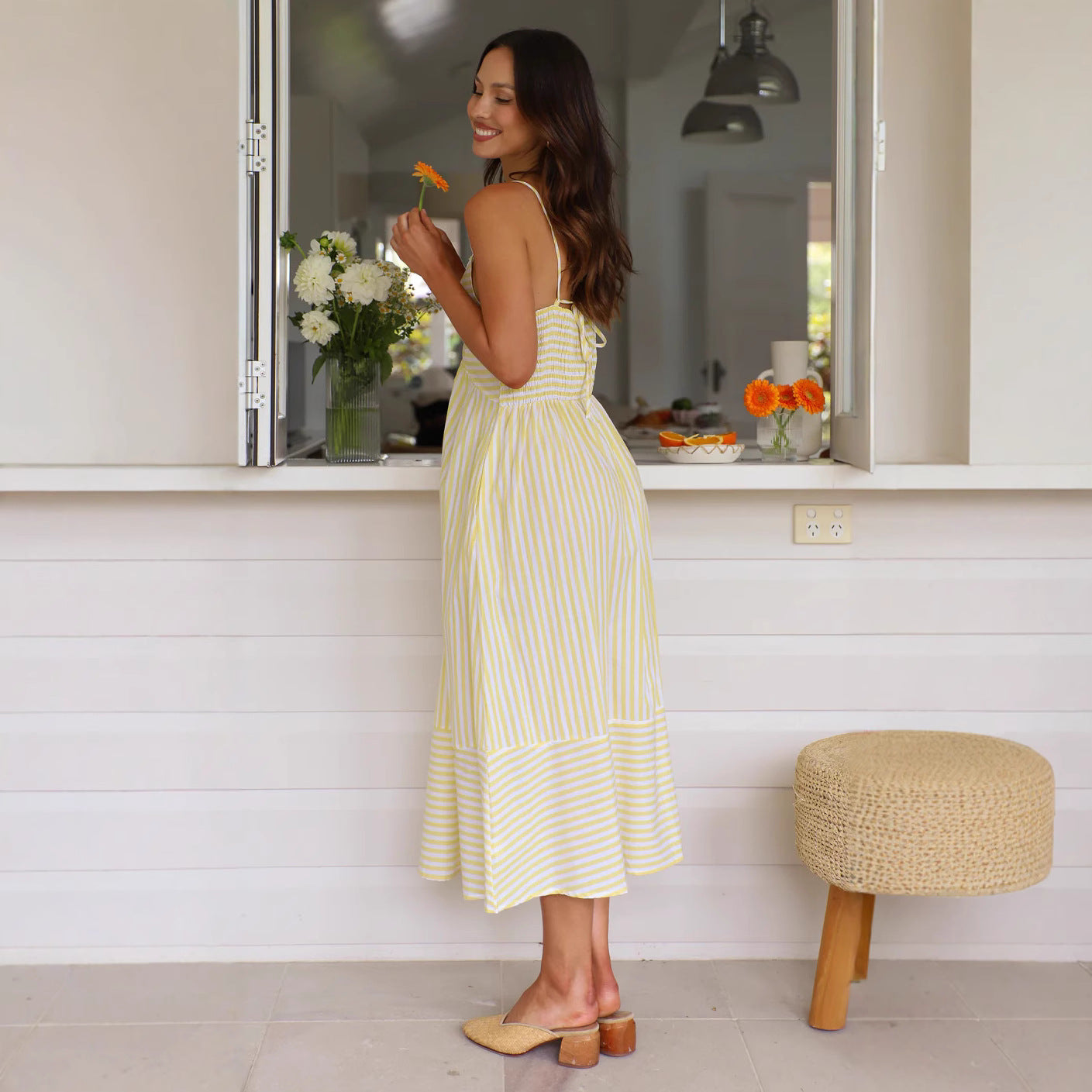 Robe midi femme – Bretelles fines – Rayures verticales – Nœud devant – Coupe fluide