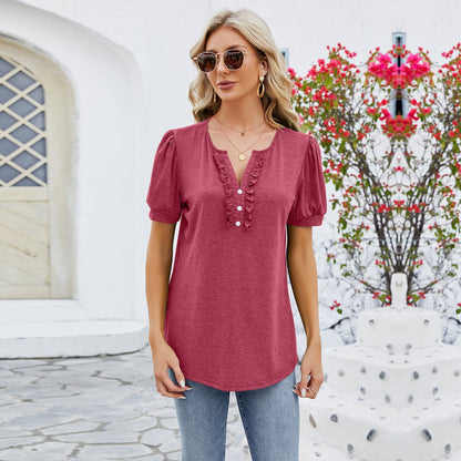 T-shirt femme à manches courtes – Col V boutonné – Coupe décontractée – Détail volanté