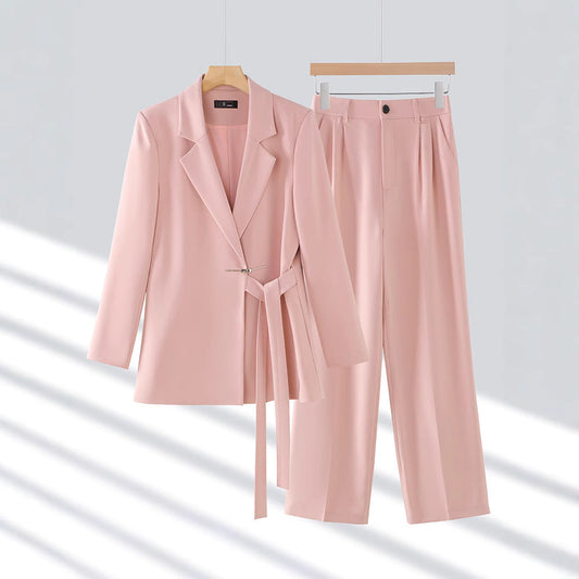 Tailleur Femme – Blazer Cintré Ceinturé – Pantalon Large – Tissu de Luxe