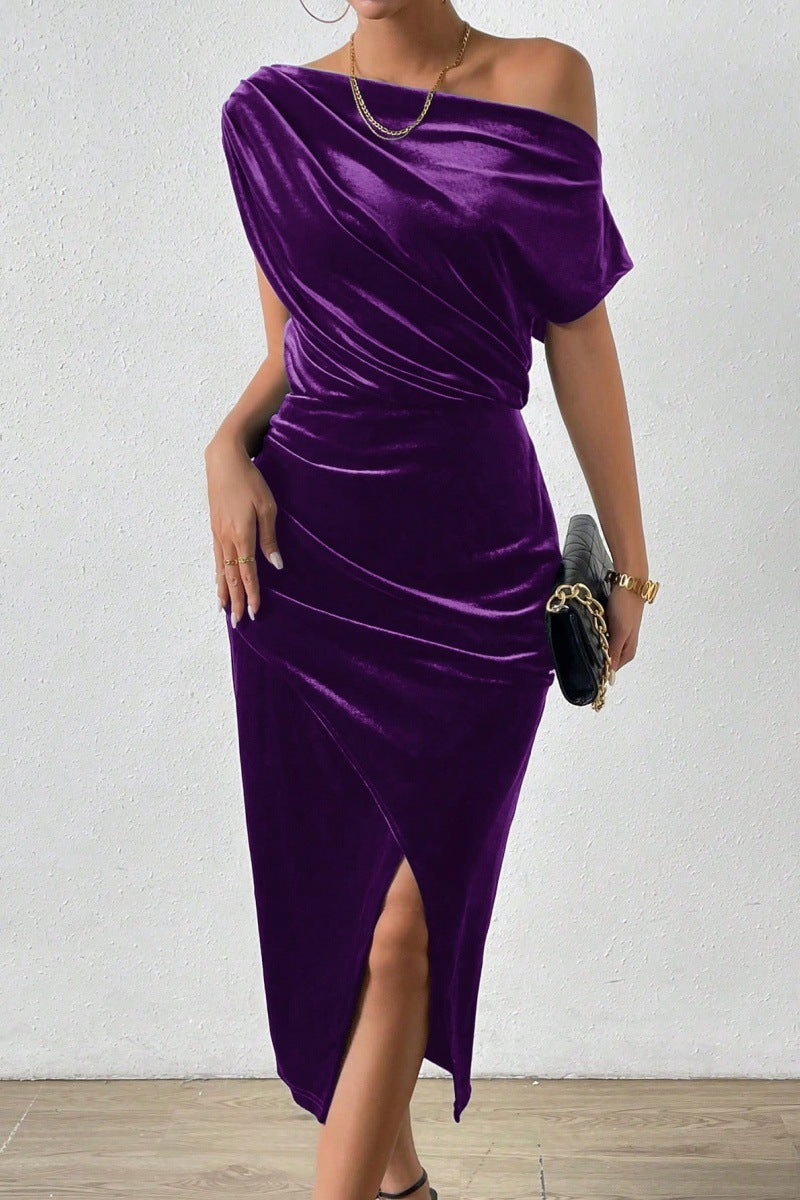 Robe Femme Épaule Dénudée – Velours Luxe – Coupe Cintrée – Fente Frontale Élégante